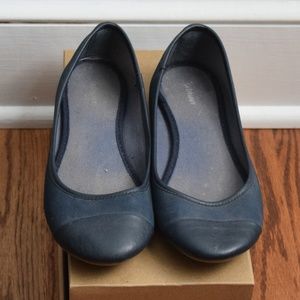 Old Navy Women's Navy Cap-Toe Flats - Size 8